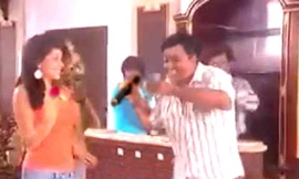 Hát với những cô nàng sẵn sàng 'vui vẻ'