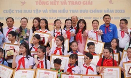 Trao giải cuộc thi sưu tập tem về Ngày Giải phóng miền Nam