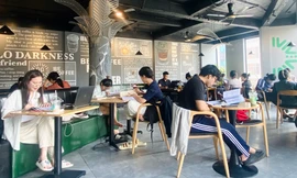 Vì sao người thu nhập thấp lại càng đi cà phê nhiều?