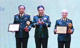 Tôn vinh những tấm gương bình dị mà cao quý