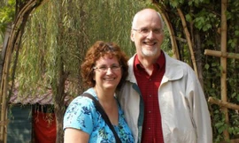 Ông bà Tây 'bén duyên' sinh viên Việt Nam