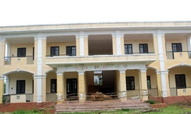 Những trường học tiền tỉ để làm... chuồng bò