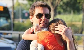 Tom Cruise gặp lại con gái sau một tháng