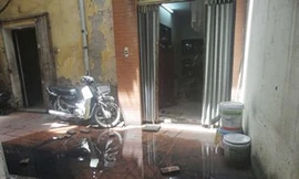 Vài ngày sau mưa, nước vẫn ứ đọng tại Khu Tập thể B5 Vĩnh Hồ Ảnh: K.N 