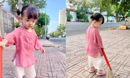 Đáng yêu như con gái Đông Nhi: Diện áo hồng xinh xắn, tự "ra tay" quét sân giúp mẹ