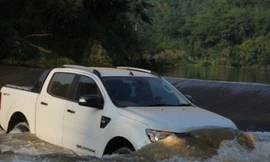 Lái xe đường ngập nước: Đề phòng thủy kích