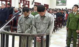  Hai bị cáo Hưng Và Nghĩa ra tòa lĩnh án *ảnh: Hoàng Hồng 