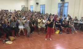 Tiểu thương kiến nghị giữ chợ truyền thống Đồng Đăng *ảnh: Duy Chiến