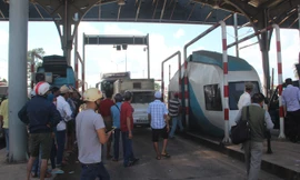 Ô tô đỗ chặn đường vào ngày 5/10