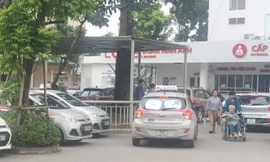 Bệnh viện Bạch Mai 'trần tình' về vụ taxi độc quyền trong bệnh viện
