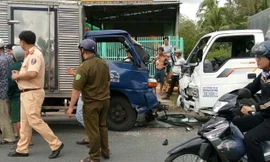 Xe tải bị nạn hư hỏng nặng