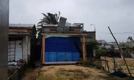 Quảng Nam: Đường ngập, nhiều nhà dân bị tốc mái
