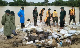 Thủng ngầm đê hữu sông Cầu Chày