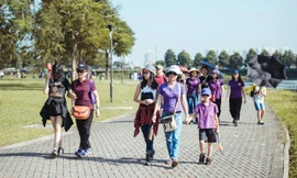 Hơn 1.000 học sinh, phụ huynh, giáo viên đi bộ gây quỹ bốn mùa yêu thương