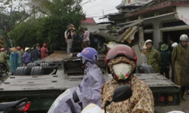 Xe container đâm sập một nhôi nhà thuốc tây