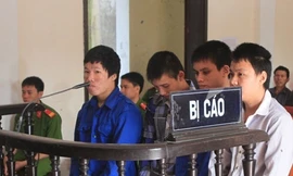 Lập mưu đưa thiếu nữ 16 tuổi vào rừng cưỡng bức