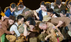 Tiến Đạt, Quốc Thiên, Tiến Luật ôm nhau khóc nức nở