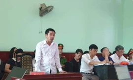 Nguyên chấp hành viên Nguyễn Văn Chánh bị tuyên phạt 9 năm tù giam về tội thiếu trách nhiệm gây hậu quả nghiêm trọng.