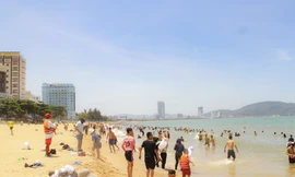 Bãi biển Quy Nhơn. Ảnh: Trương Định