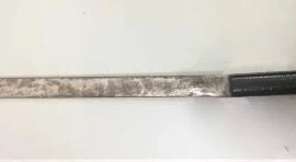 Khi bị nhắc nhở, chủ quán cà phê vác mã tấu đuổi chém tổ công tác phòng chống COVID-19. Ảnh minh họa