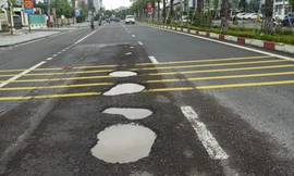 Quốc lộ 1D trên địa bàn Bình Định lại "áo rách" sau mưa!