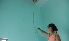 Nhiều người dân tại thôn Túy Sơn phản ánh việc Công ty Kim Thành nổ mìn khai thác đá gây nứt nhà.