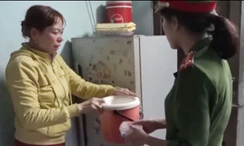 Công an khám xét tại nhà bà Sương.