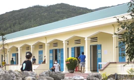 Người dân đang được cách ly tại Trung đoàn Bộ bịnh 739. Ảnh: Trương Định