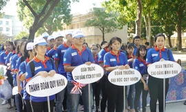 Các đội tình nguyện tiếp sức mùa thi.