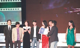 Đoàn làm phim “Cánh đồng bất tận” nhận giải Báo chí Ảnh: Phan Anh