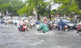 Cảnh báo nhiều tuyến phố ở Hà Nội ngập úng