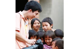 Giám đốc mê làm từ thiện