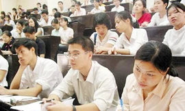 Tăng tuyến sinh chính quy, giảm tại chức