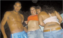 Adriano thích tiệc tùng hơn là đá bóng