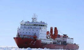 Giải cứu tàu Nga, tàu phá băng Trung Quốc bị mắc kẹt