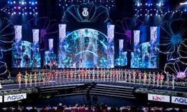 Màn đồng diễn bikini của 59 thí sinh tại Bán kết toàn quốc Hoa hậu Việt Nam