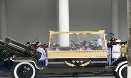 Uy nghiêm cỗ linh xa chở linh cữu nguyên Tổng Bí thư Lê Khả Phiêu
