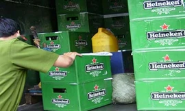 Bắt nhóm làm bia Heineken giả