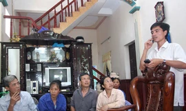 Người thân của các lao động kẹt tại Nga đang rất lo lắng trước tình cảnh của con em mình Ảnh: Bảo Anh