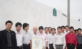 Những người thợ thăm dò - khai thác dầu khí Việt Nam (PVEP) tại Đại lộ mang tên Hồ Chí Minh ở Thủ đô Algeria Ảnh PVEP tại Algeria