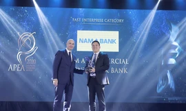 Đại diện Nam A Bank – Ông Hà Huy Cường (Phó Tổng Giám đốc) nhận giải thưởng Corporate Excellence Award - Doanh nghiệp xuất sắc Châu Á và Fast Enterprise Award - Doanh nghiệp tăng trưởng nhanh.
