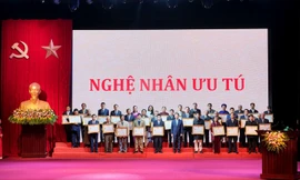 Các Nghệ nhân Nhân dân và Nghệ nhân Ưu tú được vinh danh tại buổi lễ
