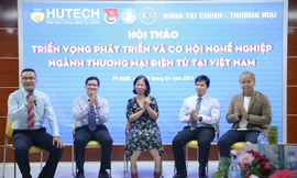 Sinh viên Thương mại điện tử HUTECH tham gia tọa đàm với doanh nghiệp từ năm nhất