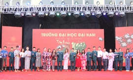 Tấm bánh nghĩa tình mùa 9 qui tụ đủ SV 14 Khoa cùng các cán bộ giảng trong trường và các chiến sĩ Lữ đoàn 26 – Quân chủng Phòng không không quân