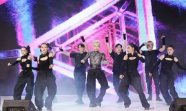 Đức Phúc mang loạt bài 'hit' khuấy động đêm tiệc kỷ niệm 25 năm thành lập Mailisa tại Cần Thơ