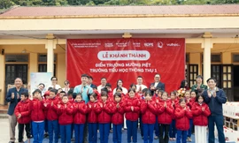 Home Love chung tay 'thay áo mới' cho học sinh Nghệ An