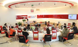 Thu nhập dịch vụ tăng mạnh, HDBank hoàn thành 58% kế hoạch năm