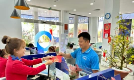 Đầu năm nhận lì xì đại cát tại Bản Việt