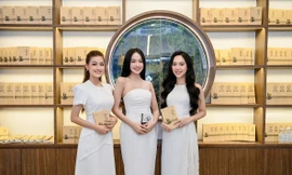 Các người đẹp Việt trải nghiệm không gian Thế giới cà phê Trung Nguyên Legend