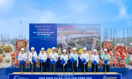 Bộ đôi tháp The Panoma bên sông Hàn, Đà Nẵng cất nóc sau hơn 1 năm thi công